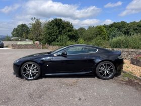 
									Aston Martin V8 Vantage full								