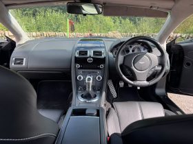 
									Aston Martin V8 Vantage full								