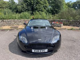 
									Aston Martin V8 Vantage full								