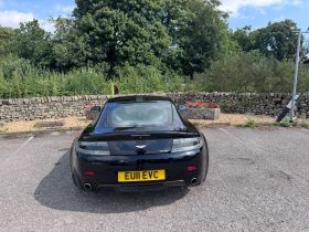 
									Aston Martin V8 Vantage full								