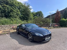 
									Aston Martin V8 Vantage full								